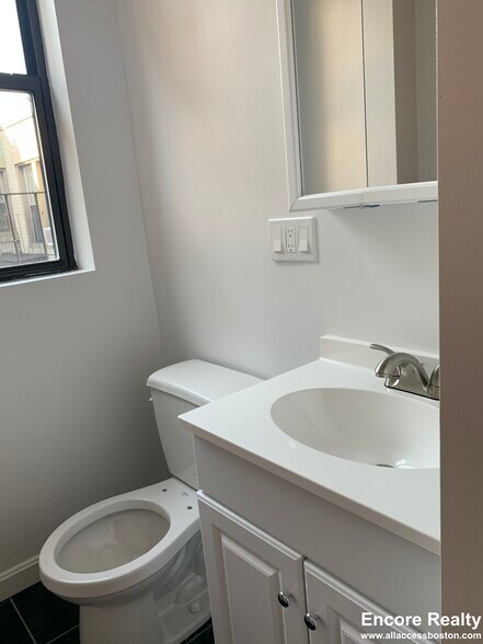 Building Photo - 29 Peterborough St