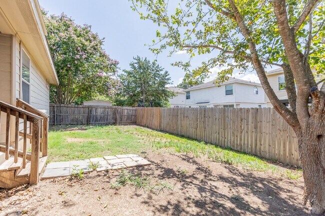 Building Photo - 8914 Walnut Springs