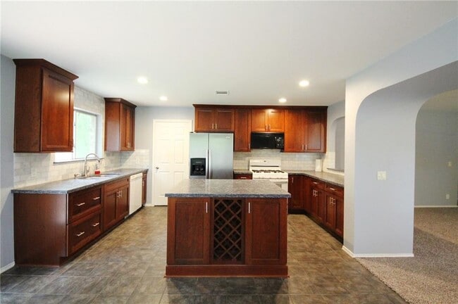 Building Photo - 9511 Woodvale Dr