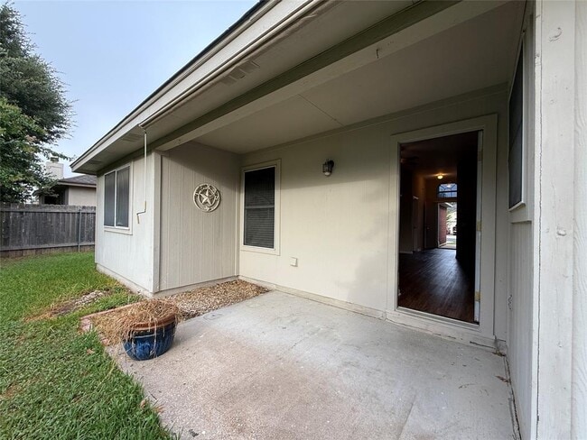 Building Photo - 25 Azalea Dr