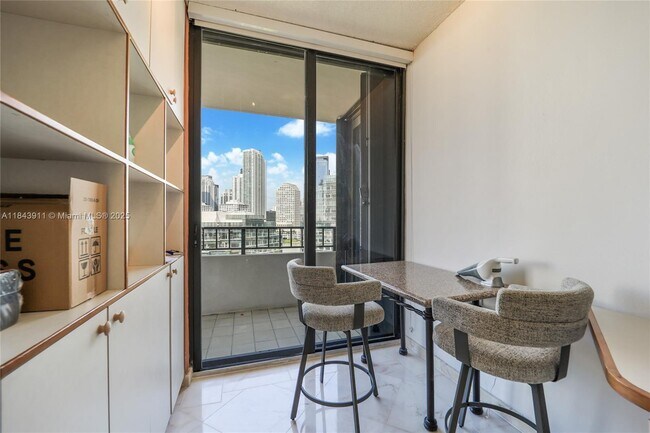 Building Photo - 520 Brickell Key Dr
