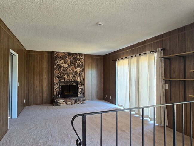 Building Photo - Spacious 2-Story Single Family Home, Renov...