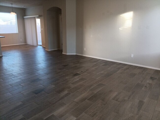 Building Photo - 4 Bedroom, 2 Bathroom! Lovely Home Coming Soon!