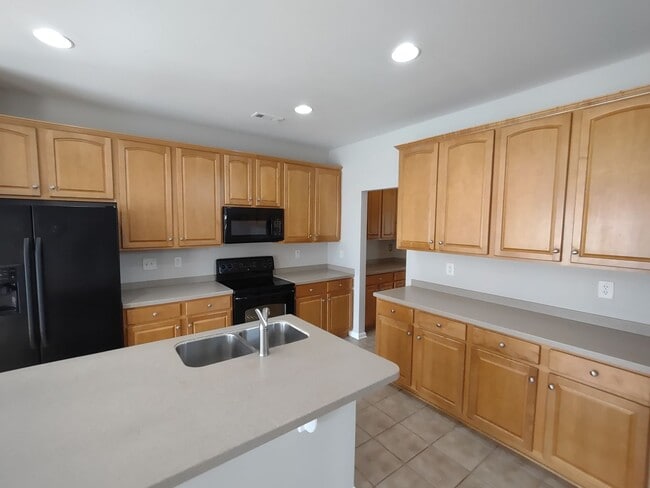 Building Photo - Beautiful Home located in the McCoy Crossing Community!