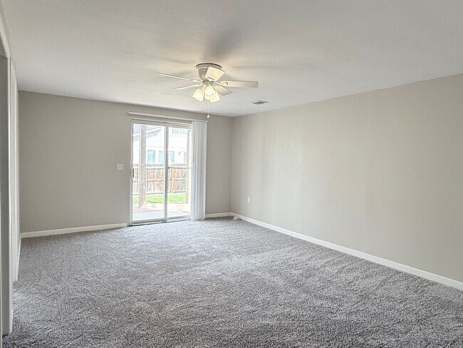 Building Photo - Conveniently Located Home in East Quincy H...