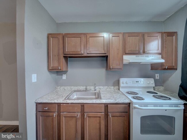 Building Photo - 2047 Griffis Ave