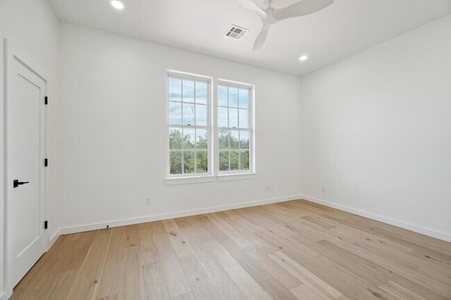 Building Photo - The White Workroom in The Heart of Selah