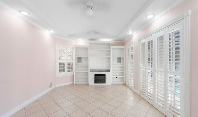 Building Photo - Spacious 5-Bedroom Home with Pool – Perfec...