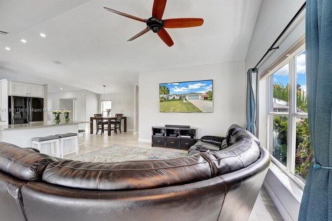 Building Photo - 3833 Cypress Lake Dr