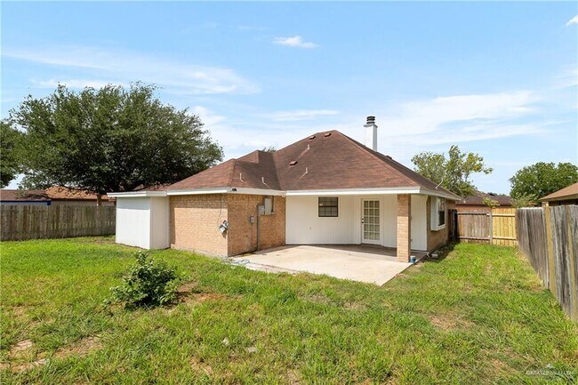 Building Photo - 822 Diana Dr