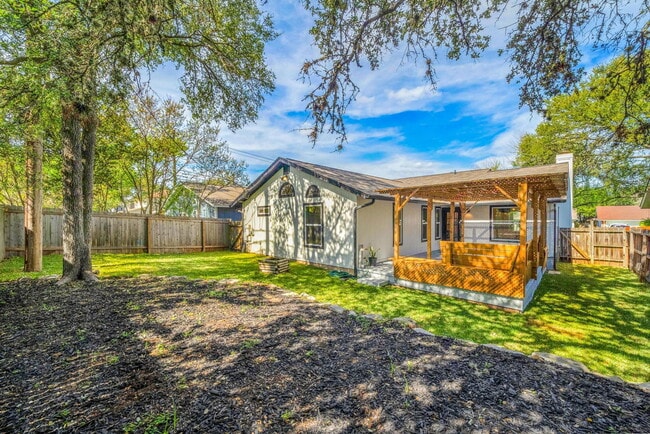 Building Photo - 4707 Alta Loma Dr