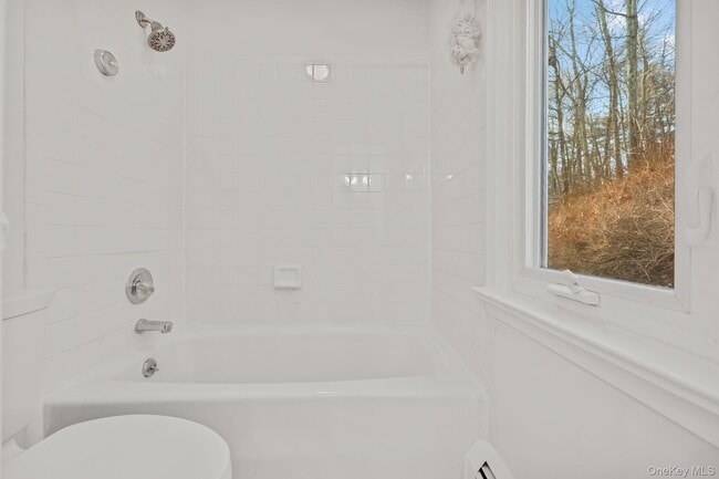 Building Photo - 11 Pondview Cl