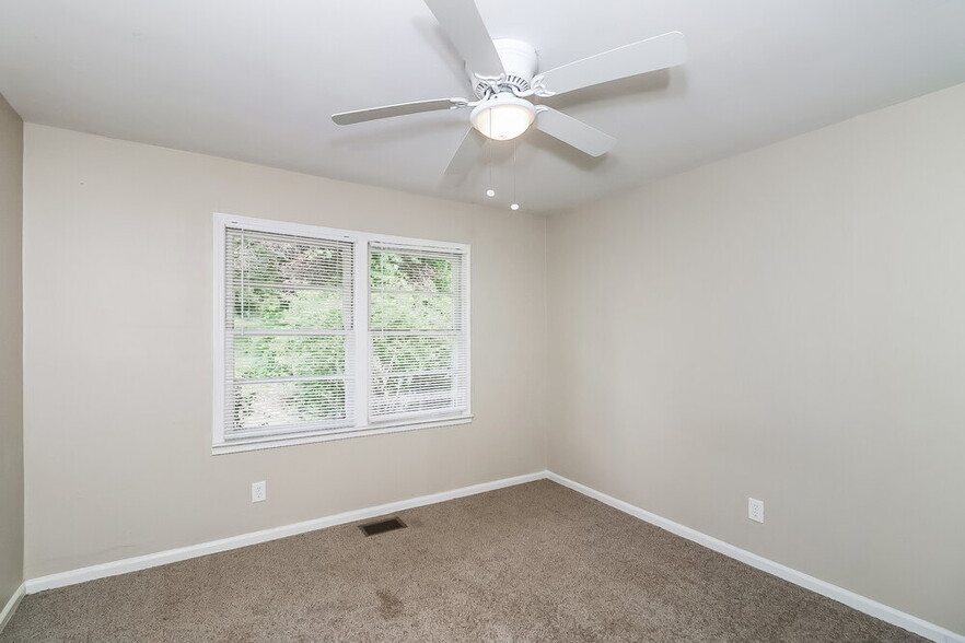 Building Photo - 3301 Howell Cir