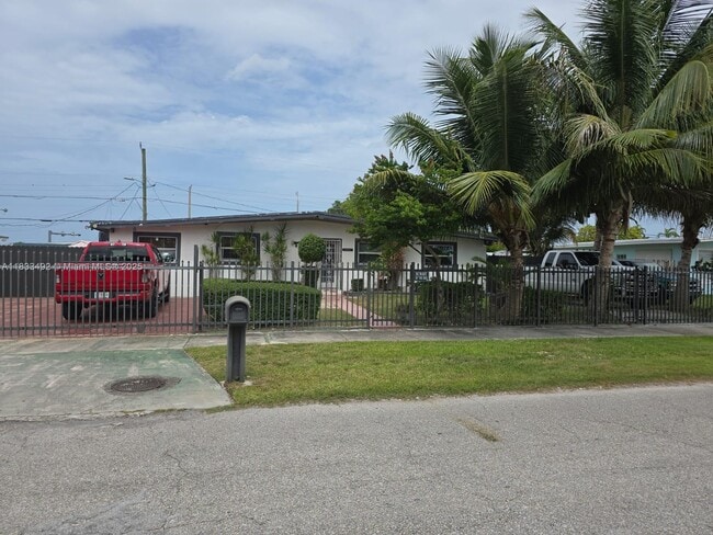 Building Photo - 29005 SW 144th Ct