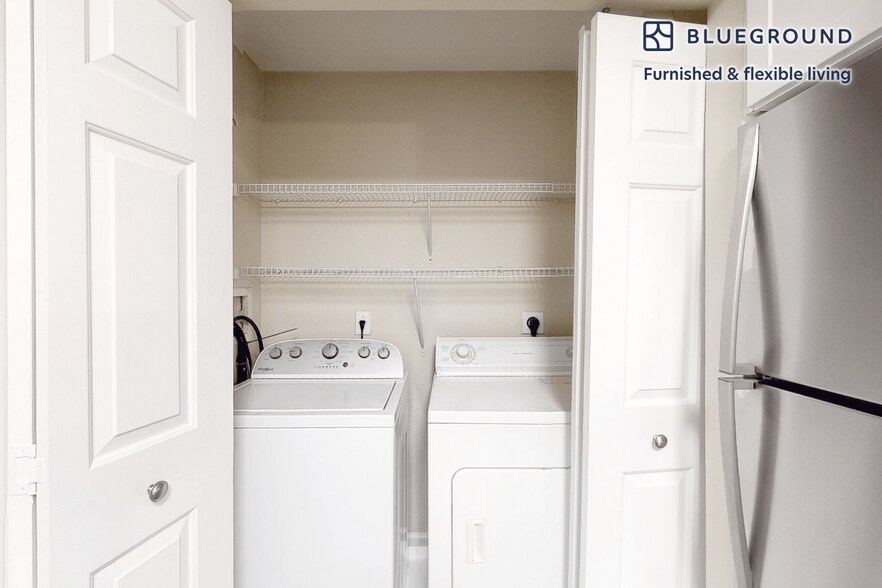 Building Photo - 100 Court N Dr