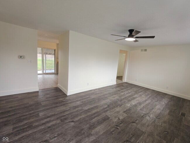 Building Photo - 2183 S Fairview Dr