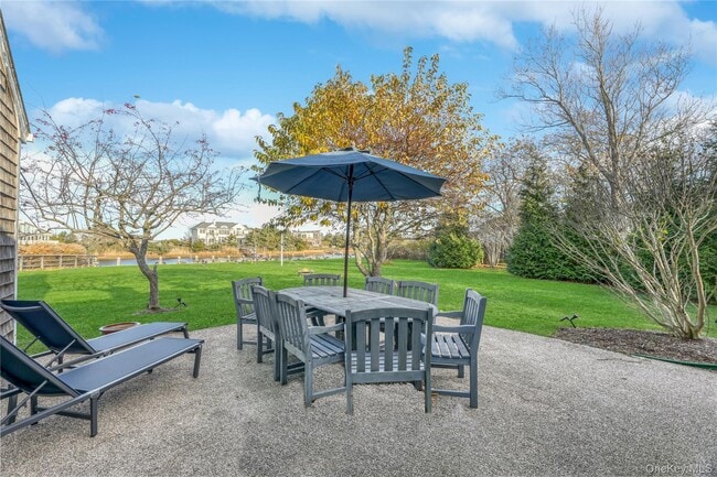 Building Photo - 170 Beach Ln