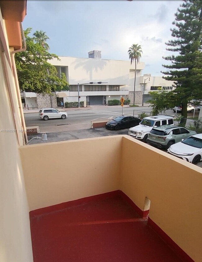 Building Photo - 1175 Normandy Dr