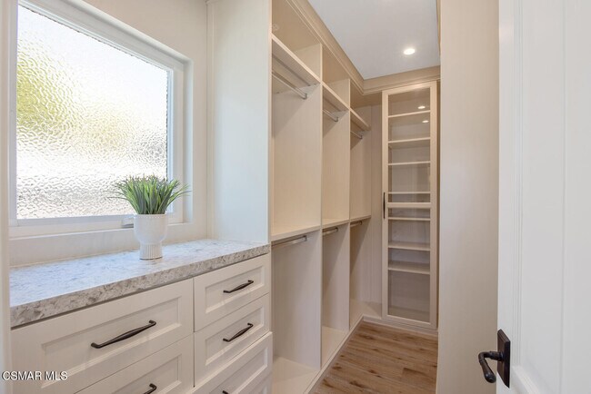 Building Photo - 800 Lake Sherwood Dr