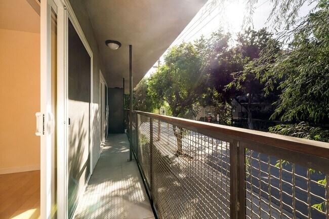 Building Photo - Available after 6/20 - Newly Renovated Cod...