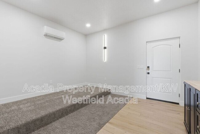 Building Photo - 1437 W Valley Dr