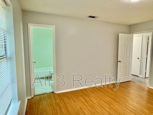 Building Photo - 4446 Wimbledon Rd