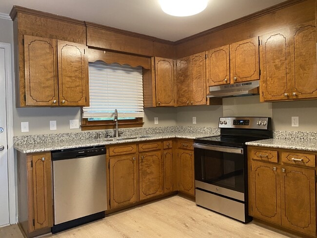 Building Photo - Spacious 2-Bed, 2-Bath Home in Simpsonvill...