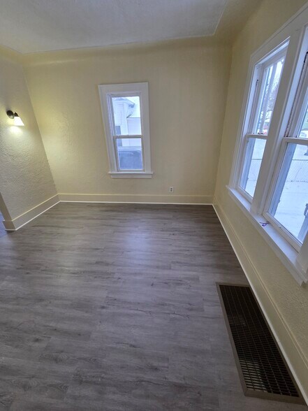 Building Photo - 1938 Clinton St