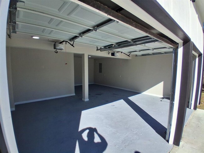 Building Photo - 6121 W 40th St