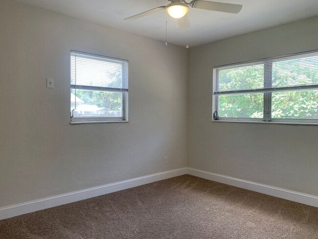 Building Photo - Updated 3 Bedroom 2 Bath in Central Gulfport