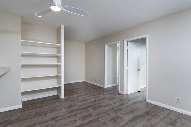 Building Photo - Hale Luana