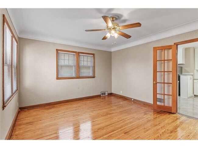 Building Photo - 4331 N Thomas Ave