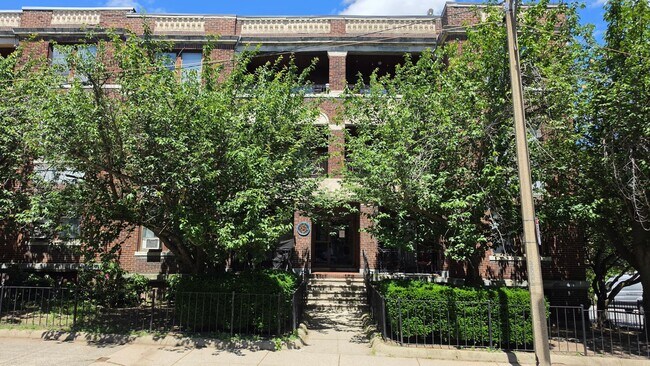 Building Photo - No Broker Fee | Brighton 2 Bed Condo | Heat, Hot Water & Water Included