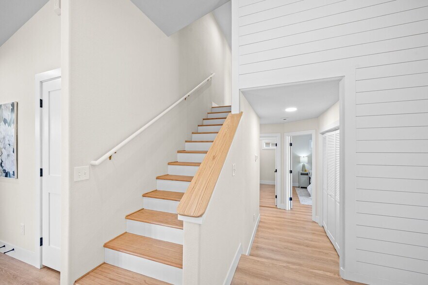 Building Photo - 1721 Northshore Dr