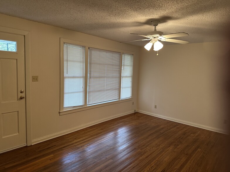 Living room - 2219 Rogers Dr