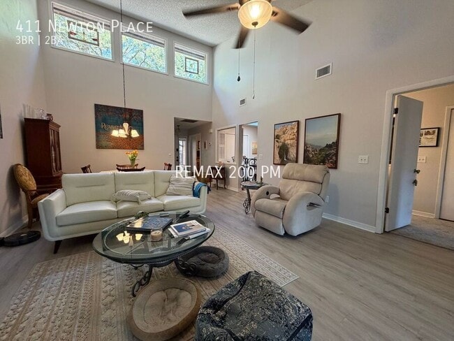 Building Photo - 411 Newton Pl