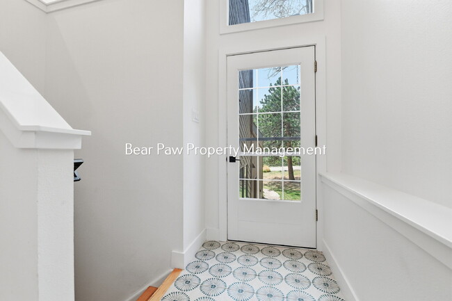 Building Photo - "Charming North  Evergreen Townhouse" "