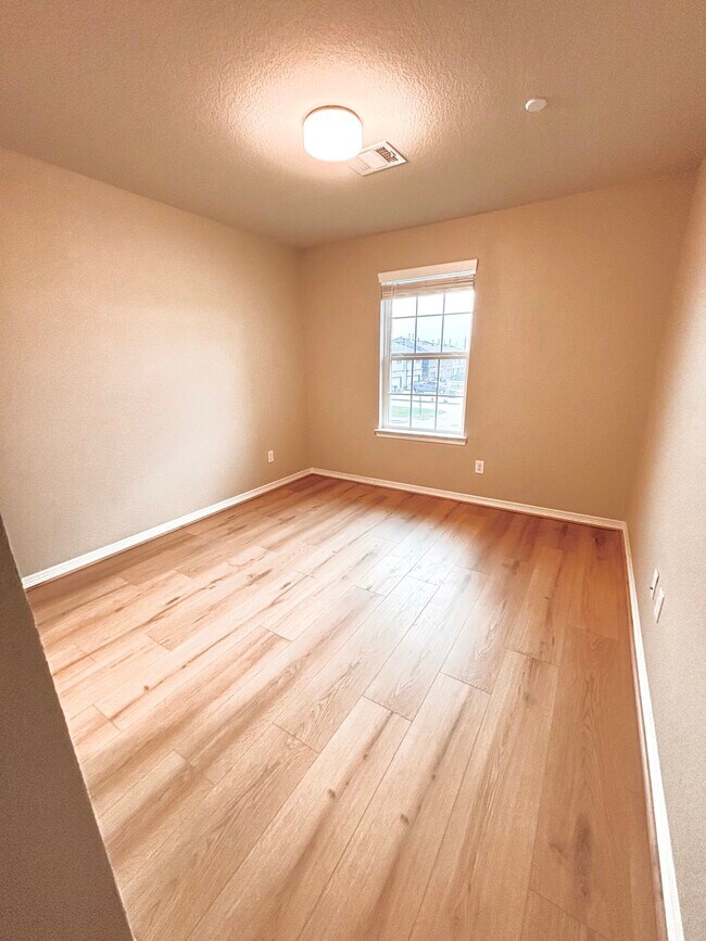 Building Photo - 2830 Scanlan Mdw