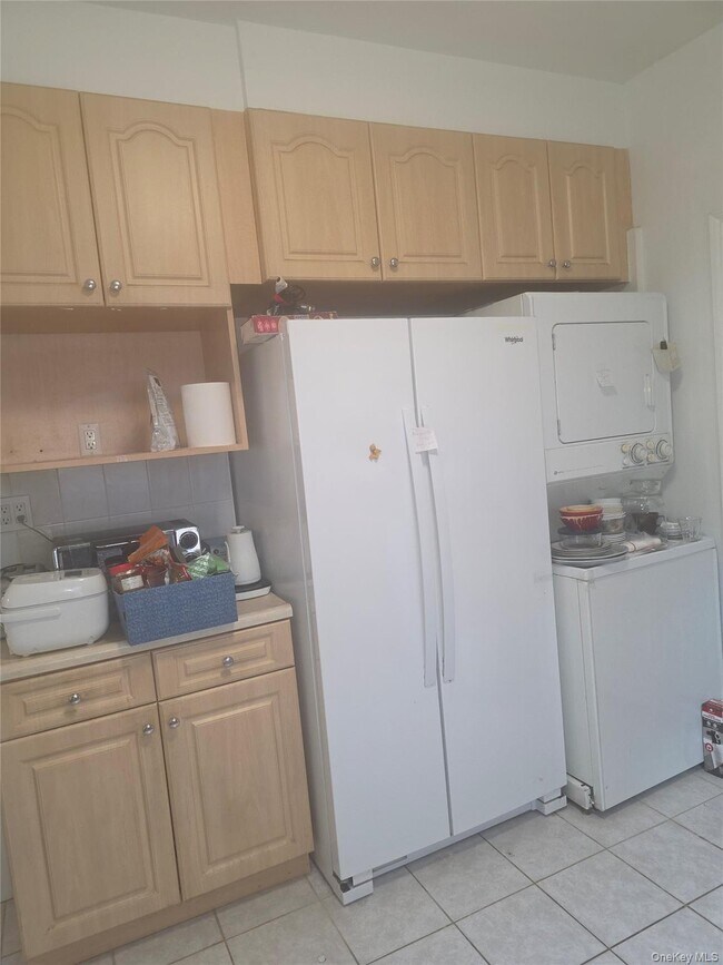 Building Photo - 42-20 Kissena Blvd