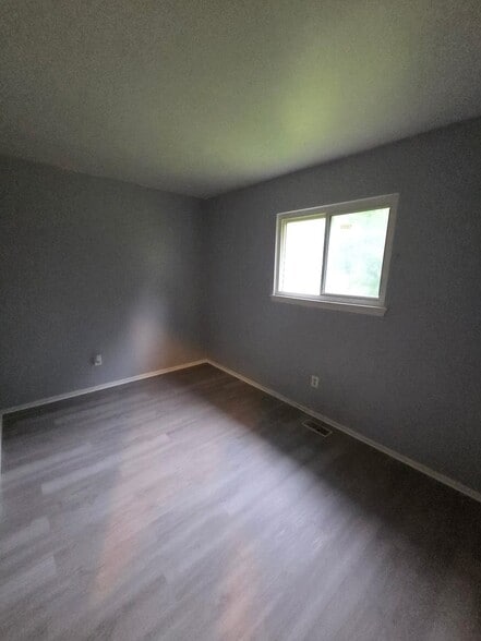 Building Photo - 6630 Eastmont Dr