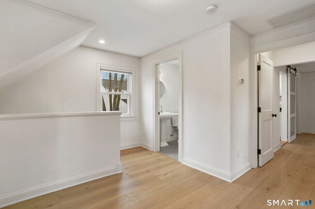 Building Photo - 86 New St