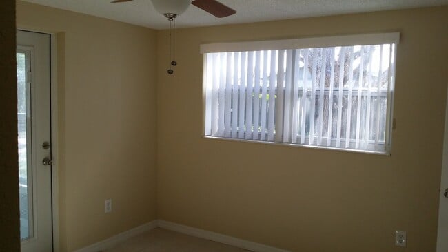 Building Photo - 3410 Eisenhower Dr