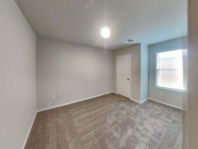 Building Photo - 10511 Varmus Dr