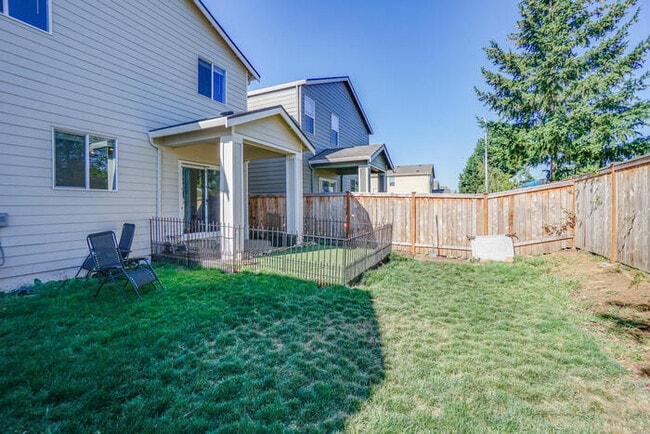Building Photo - NEWER THREE BEDROOM IN ORCHARDS