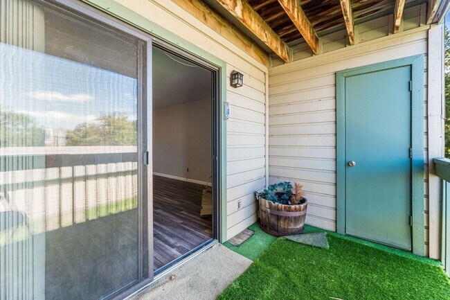 Building Photo - Renovated 2-Bed/2-Bath Condo in Tall Pines, Lakewood!