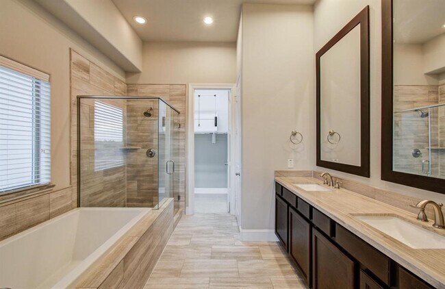 Building Photo - 610 Delano St