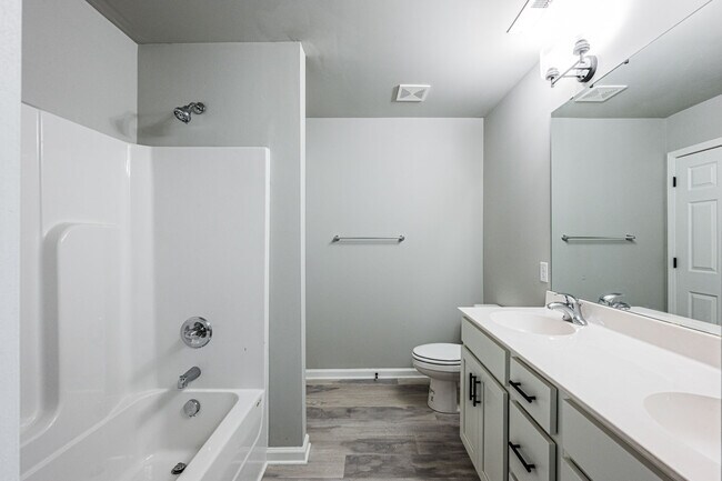 Building Photo - 245 Whispering Hills Blvd