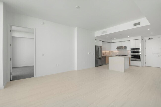 Building Photo - 400 Central Ave