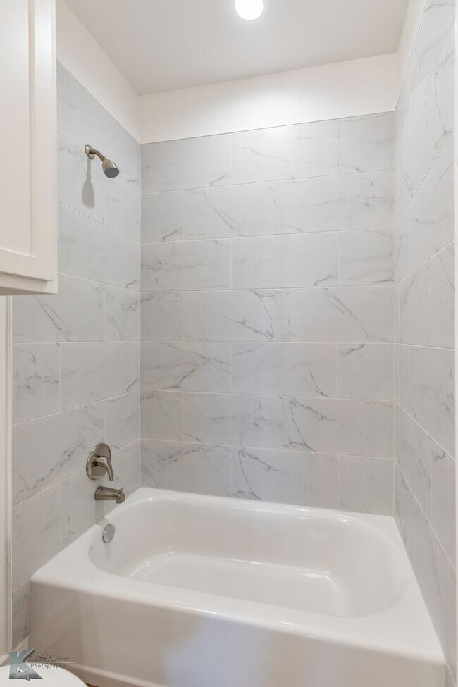 Building Photo - NEWER CONSTRUCTION! 3 bedroom, 2 bath, 2 car garage