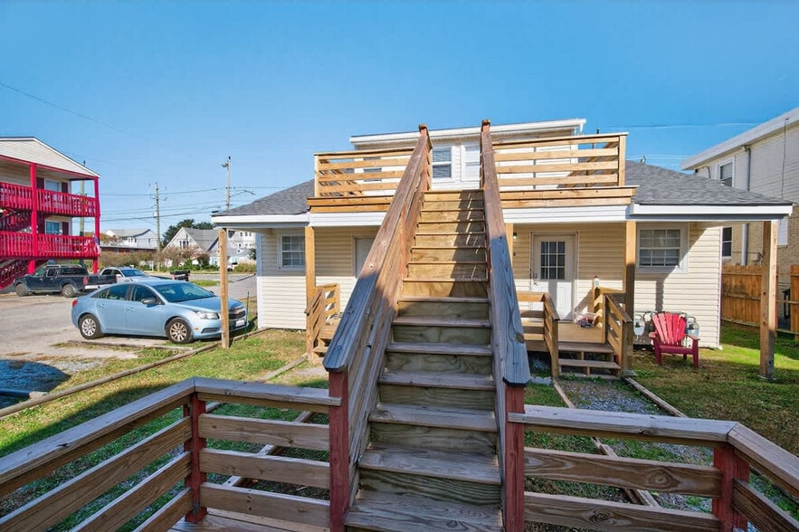 Building Photo - 1427 W Ocean View Ave